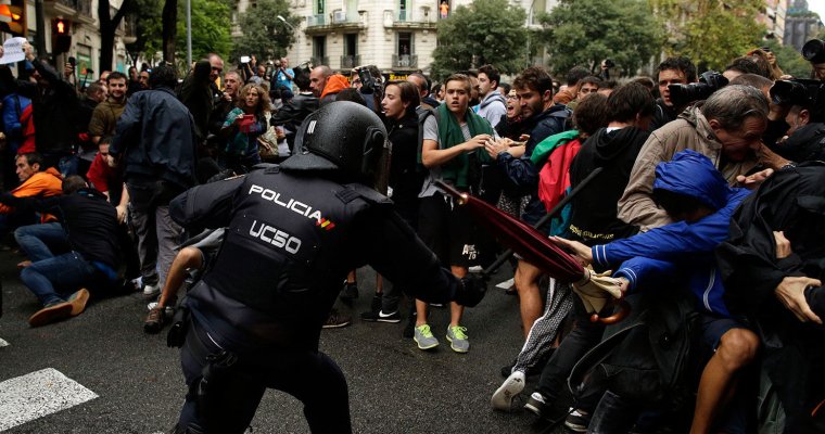 38 человек пострадали в стычках с полицией на референдуме в Каталонии