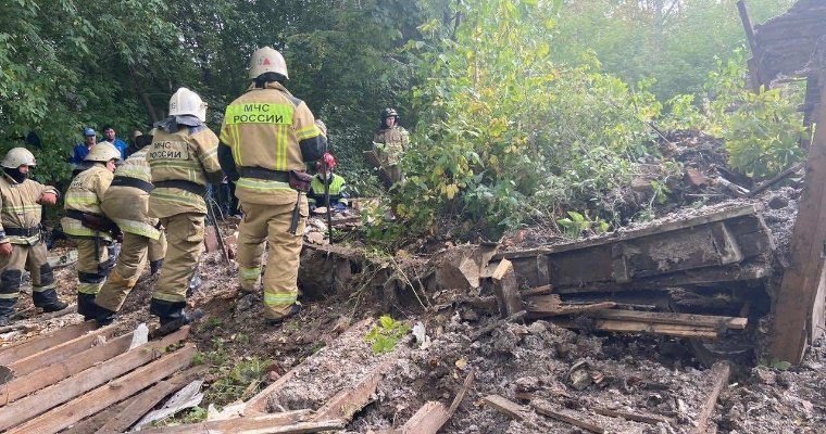 Двое детей погибли при обрушении заброшенного дома в Сарапуле