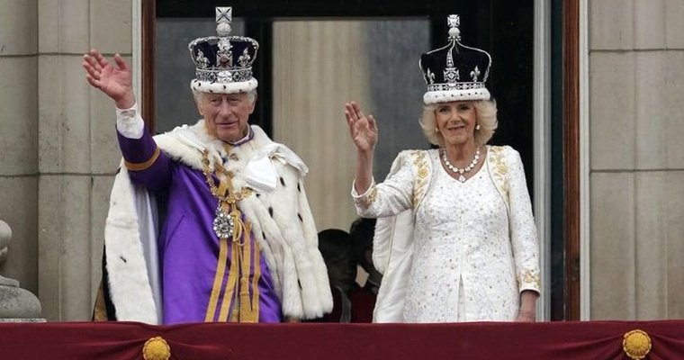 Карла III официально короновали в Вестминстерском аббатстве