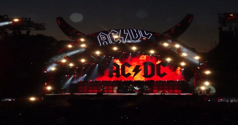 Рок-музыкант и основатель AC/DC Джордж Янг скончался в Австралии