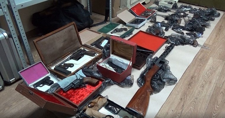 Арсенал оружия обнаружили у жителя Ижевска, попытавшегося продать охотничье ружье