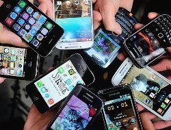 За месяц стало больше в 2,5 раза: Жители Удмуртии сдают в салоны старые телефоны