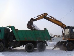 В Ижевске начали вывоз снега из частного сектора