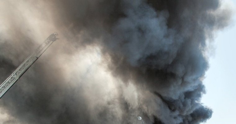 Три резервуара с бензином загорелись после атаки дрона на нефтебазу под Курском