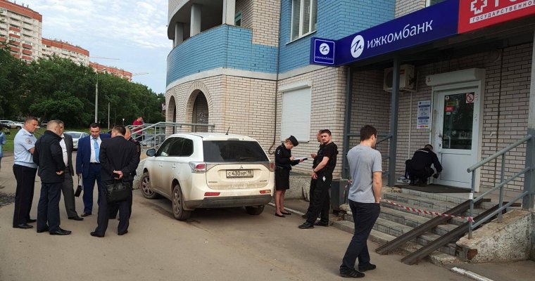 В Ижевске пытались ограбить банк на улице Ильфата Закирова