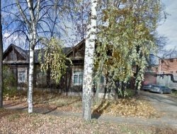 Старый жилой дом на улице Базисной в Ижевске собрались расселить и снести