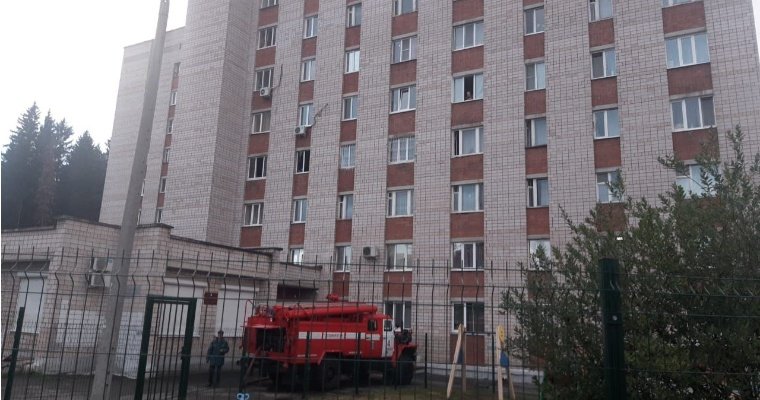 Из-за пожара в многоквартирном доме в Ижевске эвакуировали 15 человек