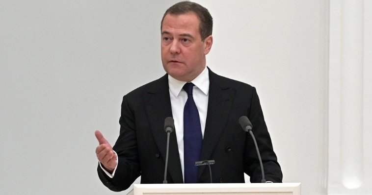 Медведев дал прогноз по ближайшему будущему Украины из трех вариантов