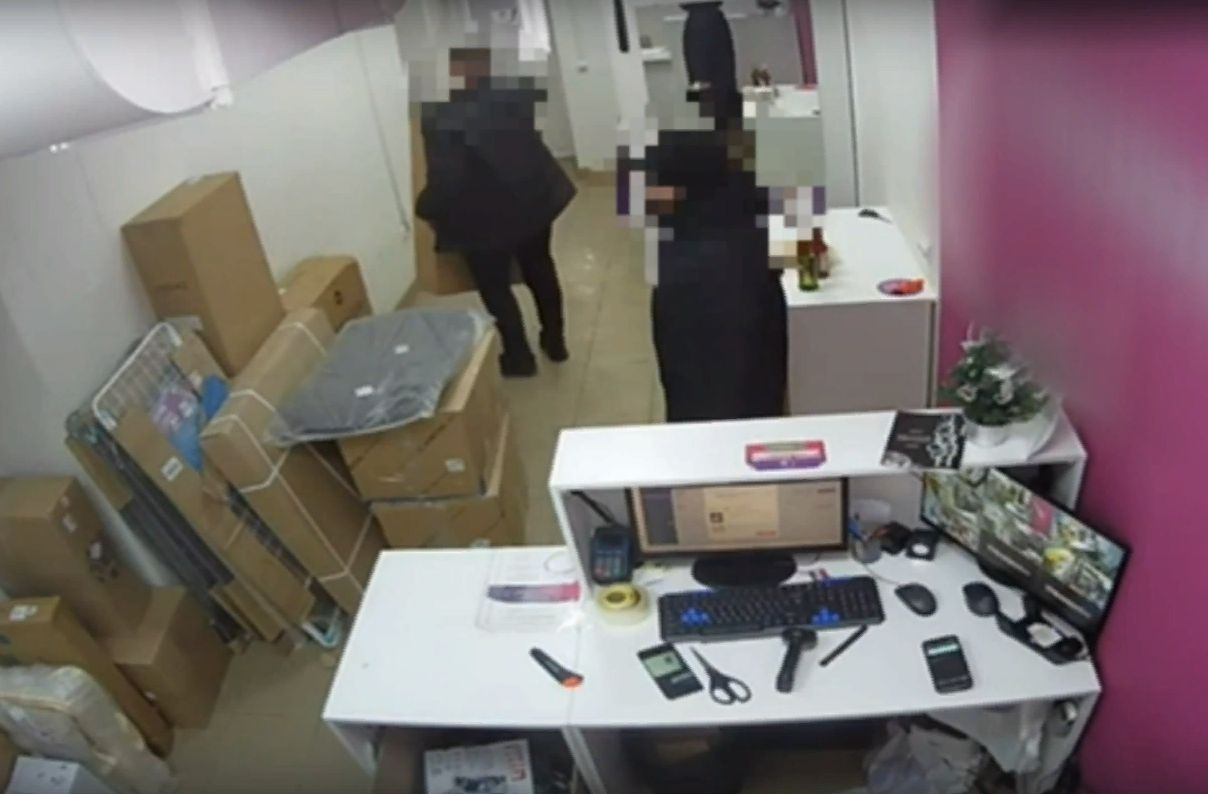 В пункте выдачи заказов маркетплейса в Ижевске украли монитор