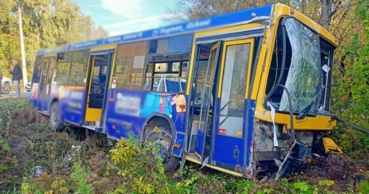 Пассажиры автобуса пострадали в ДТП на дороге «Ижевск-Аэропорт»
