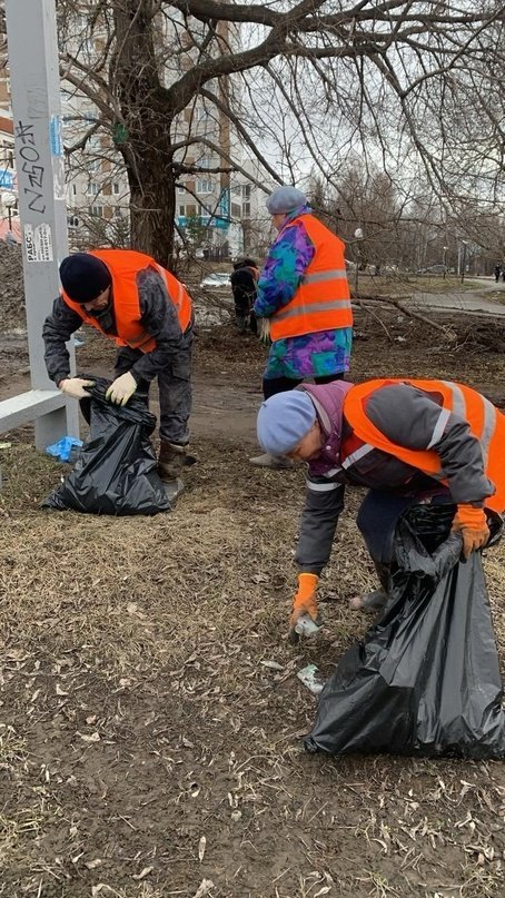 Дорожники Ижевска с начала недели собрали 175 кубометров мусора