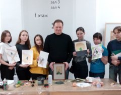 Художник Энвиль Касимов научил жителей Ижевска рисовать луком