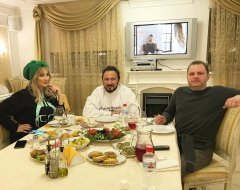Популярный эстрадный певец Стас Михайлов съехал с ледяной горки в Ижевске