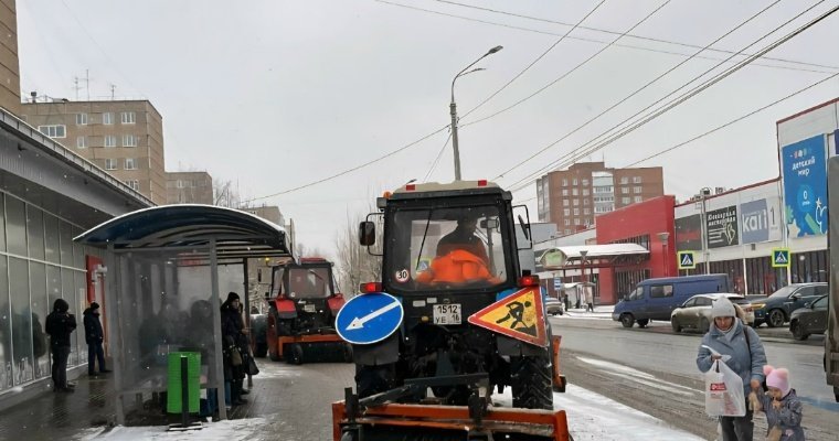 В Ижевске 6 декабря работают 65 единиц снегоуборочной техники
