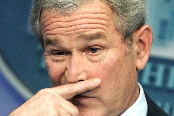 Бывший президент США Джордж Буш начал танцевать на панихиде по погибшим полицейским