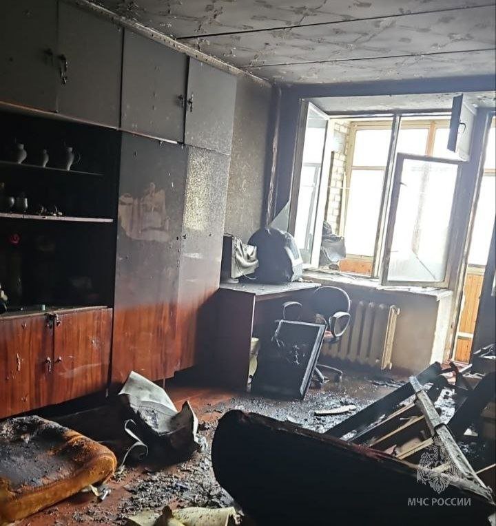 Пожарные в Глазове спасли женщину из задымлённой квартиры