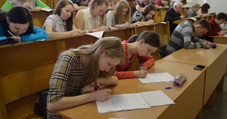 87 человек написали Большой удмуртский диктант без ошибок