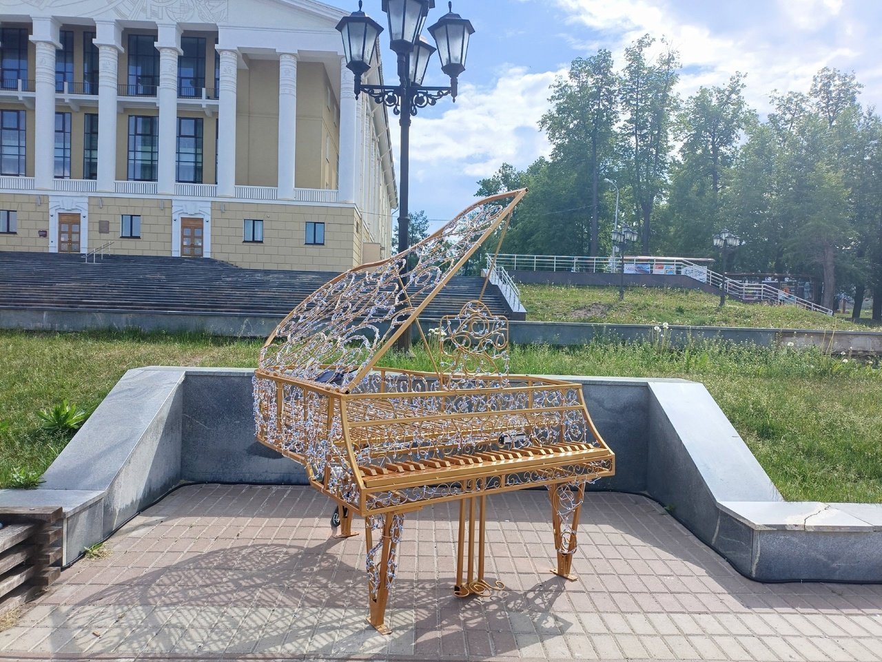 На набережной Воткинска появились новые арт-объекты