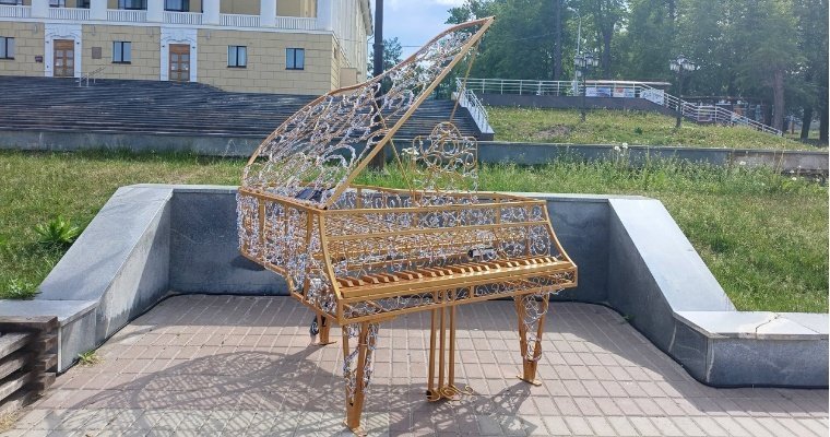 На набережной Воткинска появились новые арт-объекты 