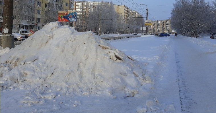 В предстоящую ночь коммунальщики очистят от снега 11 улиц Ижевска