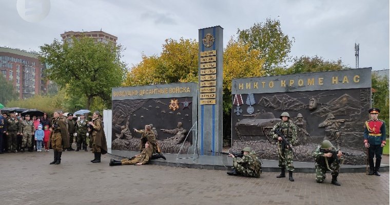 Монумент «Слава ВДВ» открыли в Ижевске в День оружейника