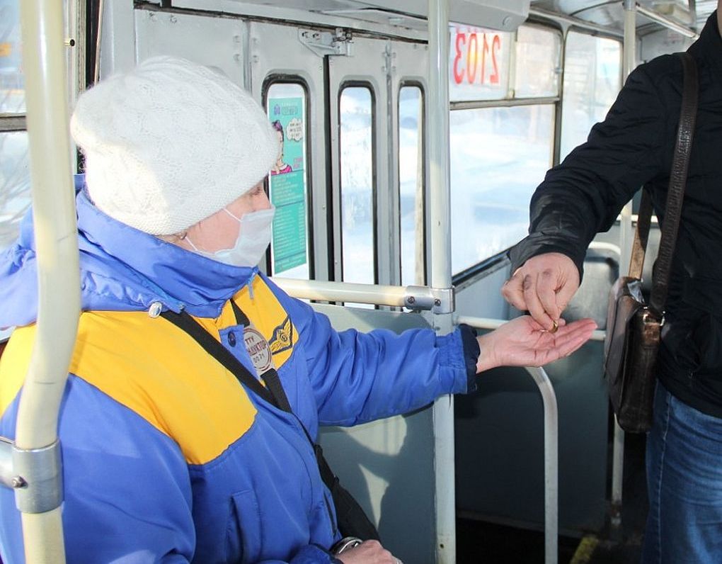 Пенсионеры Ижевска стали реже ездить на общественном транспорте 