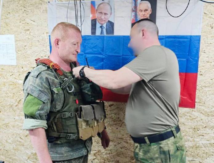 Бойца из Удмуртии Эдуарда Эсенкулова наградили медалью имени Георгия Жукова