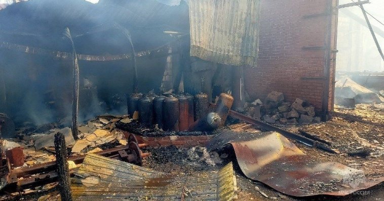 Сжигание мусора на производстве фанеры в Сюмсях привело к пожару 
