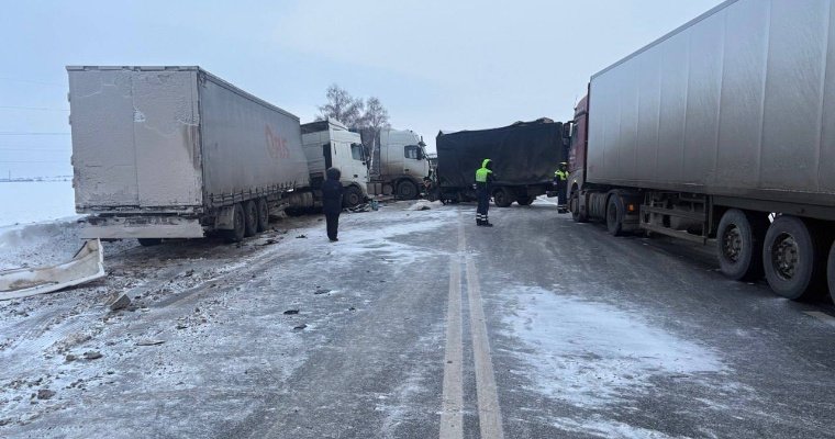 Смертельная авария с участием четырёх грузовиков произошла в Удмуртии 
