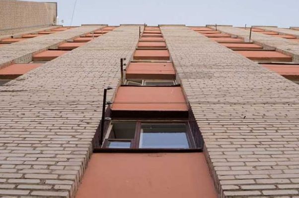 Две девушки сбросили с окна 6 этажа свою подругу в Москве из-за наркотиков