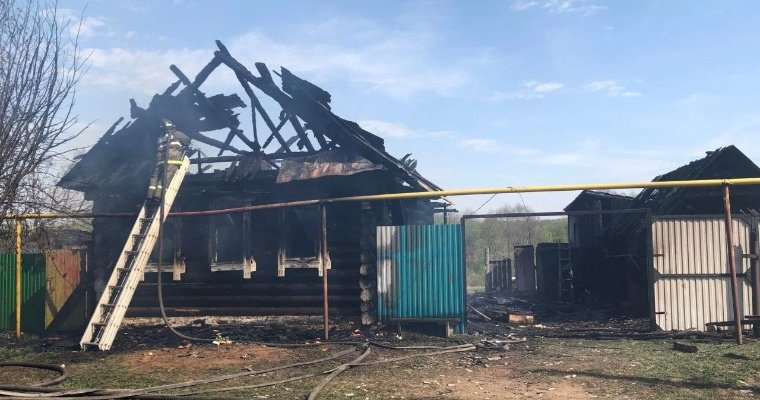 В Можгинском районе из-за замыкания в ноутбуке сгорело личное подворье