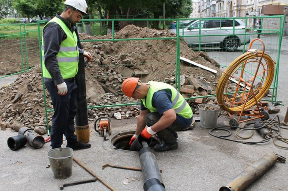 Более 700 метров трубы специалисты «Ижводоканала» обновляют в одном из дворов Ижевска 