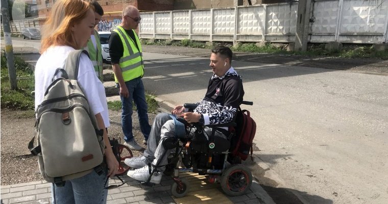 «К подрядчику претензий нет»: общественники проверили результаты ремонта дороги на улице Новоажимова в Ижевске