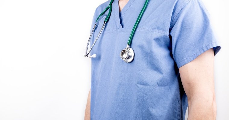 Власти Удмуртии рассмотрят вопрос о поощрении врачей, работающих с зараженными коронавирусом