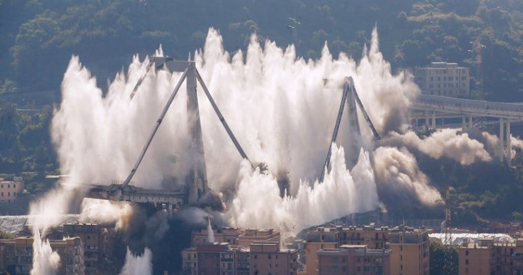 В Италии взорвали остатки моста, при обрушении которого погибли 43 человека