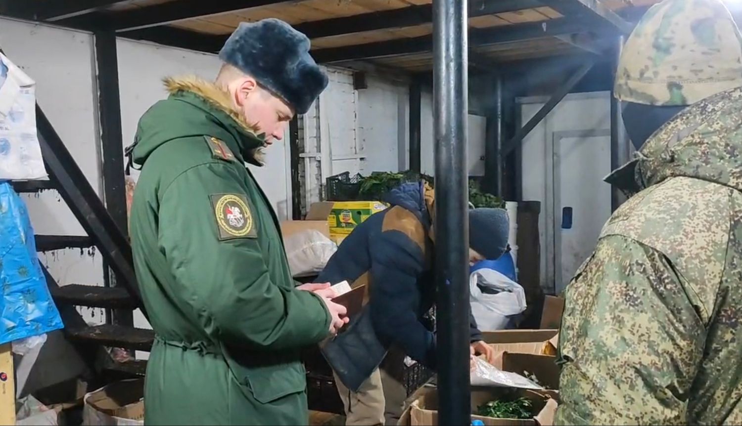В Ижевске на Центральном рынке проверили соблюдение воинского учёта среди новых граждан