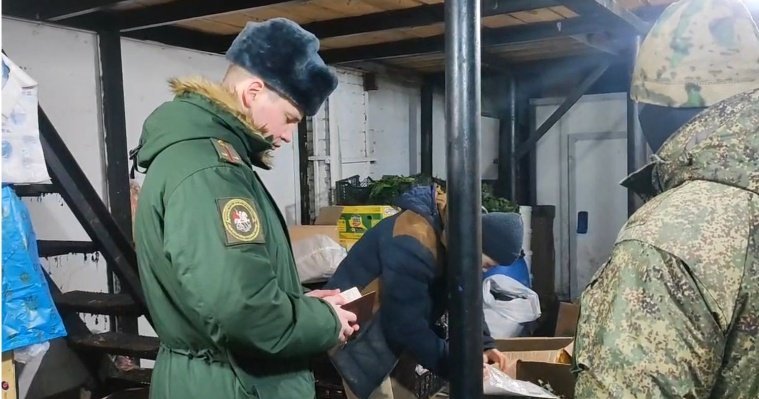 В Ижевске на Центральном рынке проверили соблюдение воинского учёта среди новых граждан