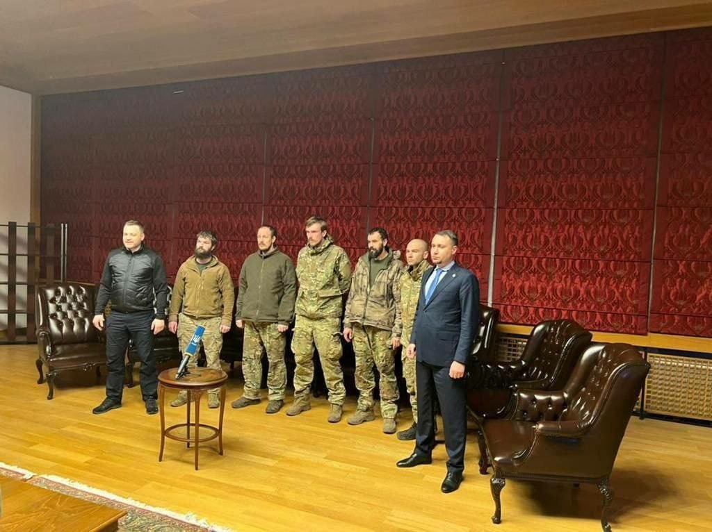 В ДНР сообщили об обмене российских летчиков и Медведчука на командиров националистов