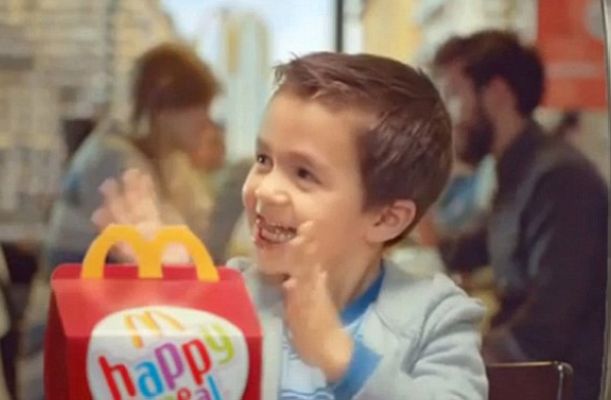 Реклама, в которой дети выбрали еду из McDonald's вместо пиццы, вызвала скандал в Италии