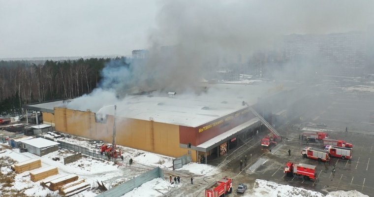 Пожар в торговом центре в Балашихе охватил площадь в 9 тысяч квадратных метров