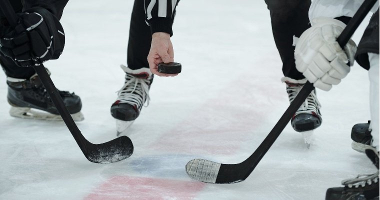 «Югра» разгромила «Ижсталь» на льду Ижевска