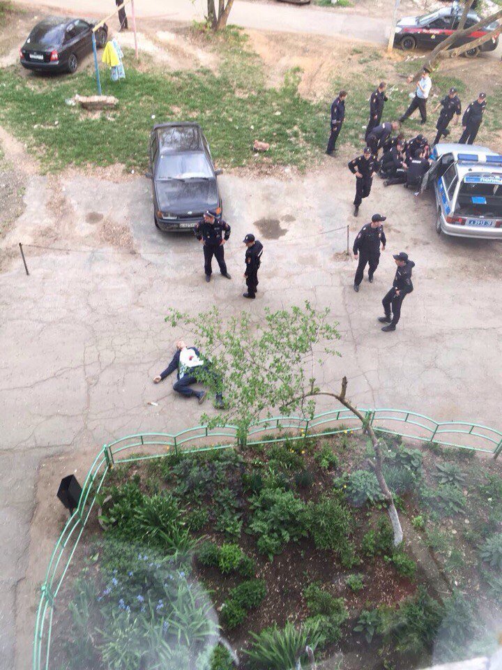 В Ижевске мужчина с ножом напал на полицейского: злоумышленника застрелили