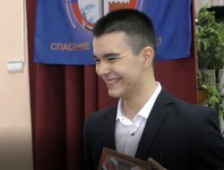 Школьника наградили за спасение людей из-под завалов обрушившегося дома в Ижевске