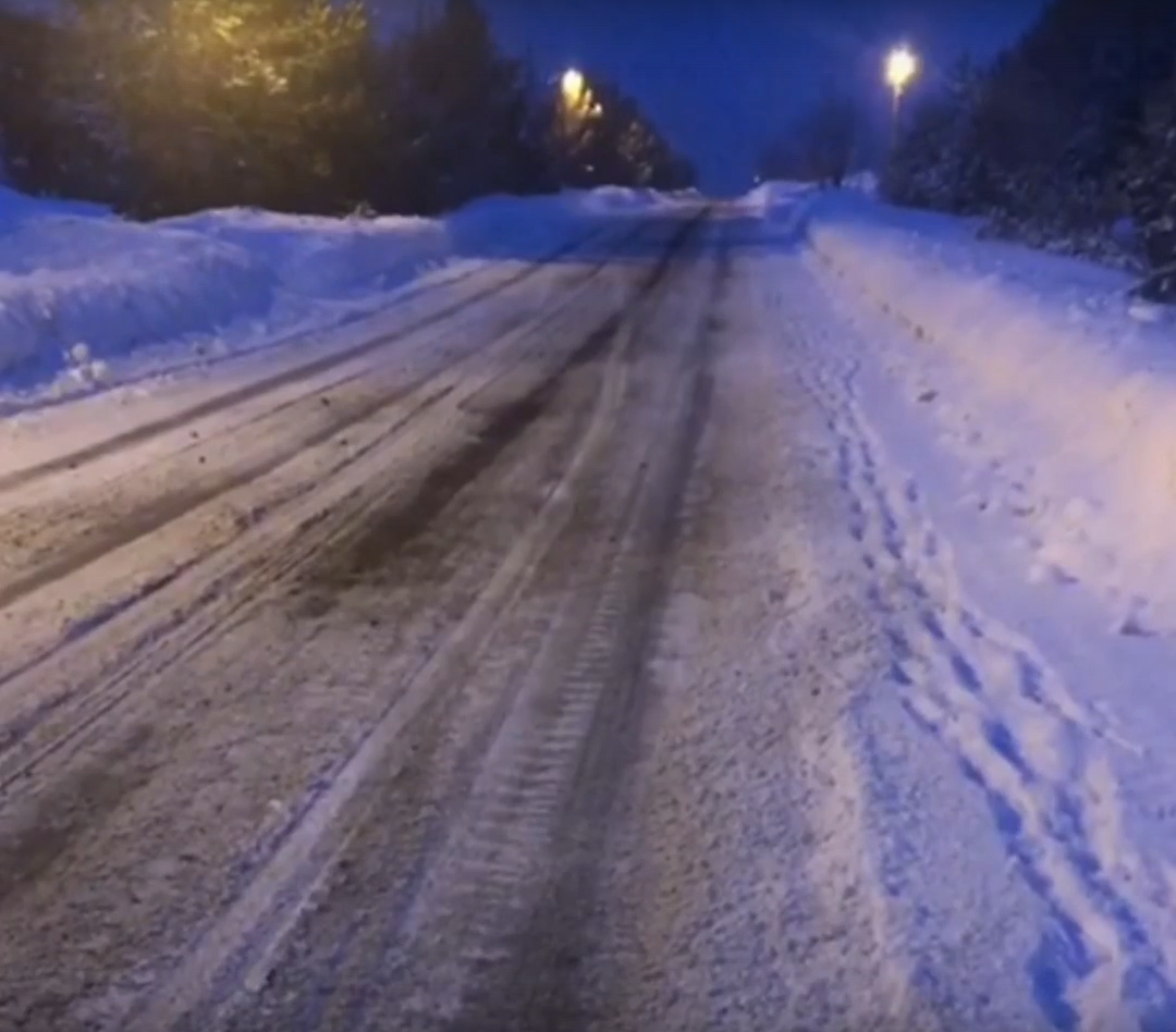 В Ижевске после сообщений жителей очистили от снега дорогу до микрорайона «Люлли»