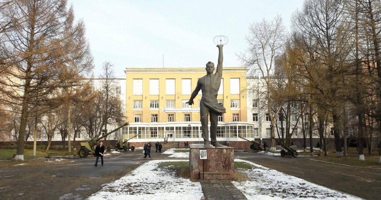 LIVE: в ИжГТУ организовали круглый стол по подготовке кадров для ОПК