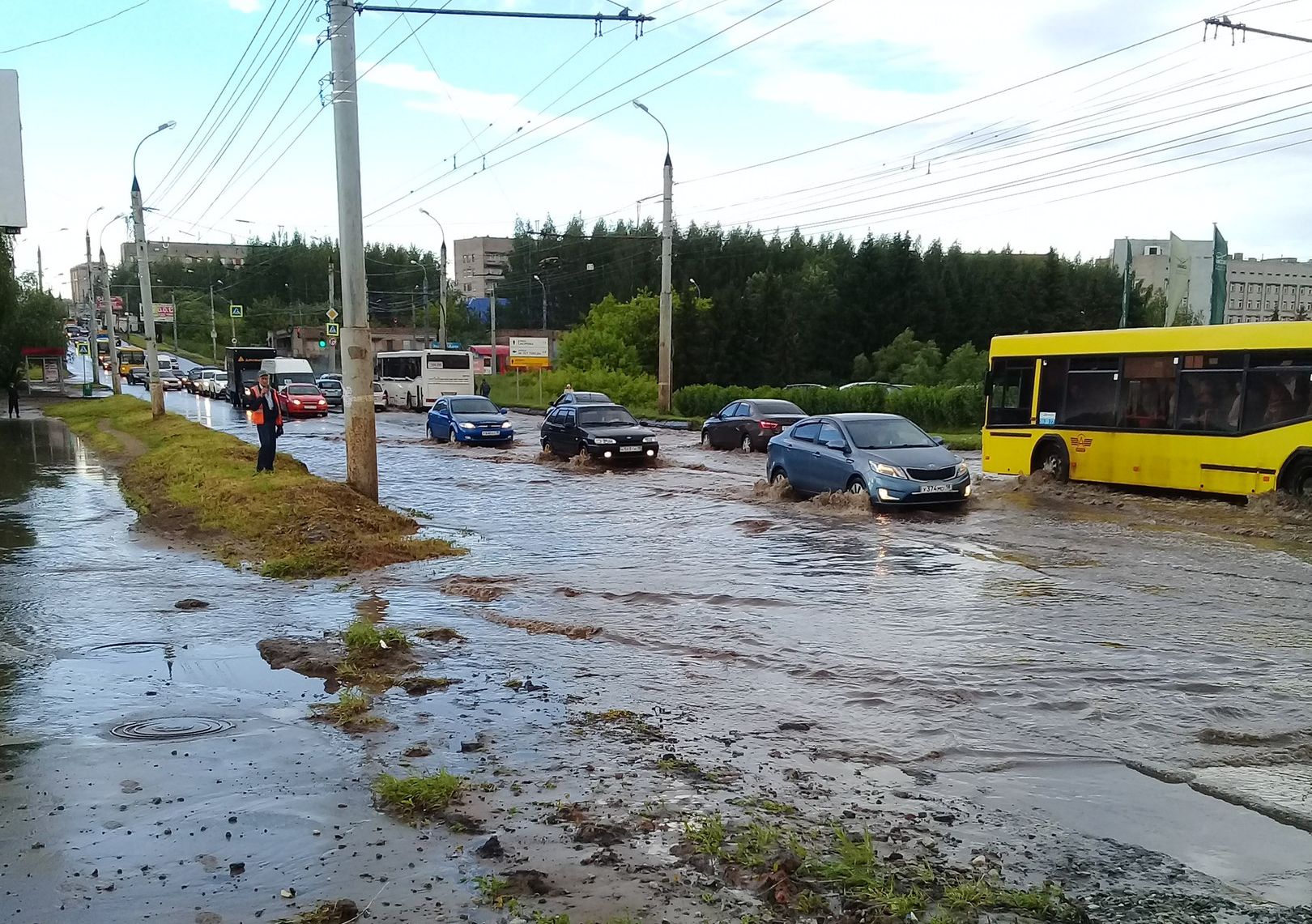 Погода ижевск январь 2024 года. Потоп в Ижевске. Затопило дороги. Потоп в Ижевске сегодня. Погода в Ижевске.