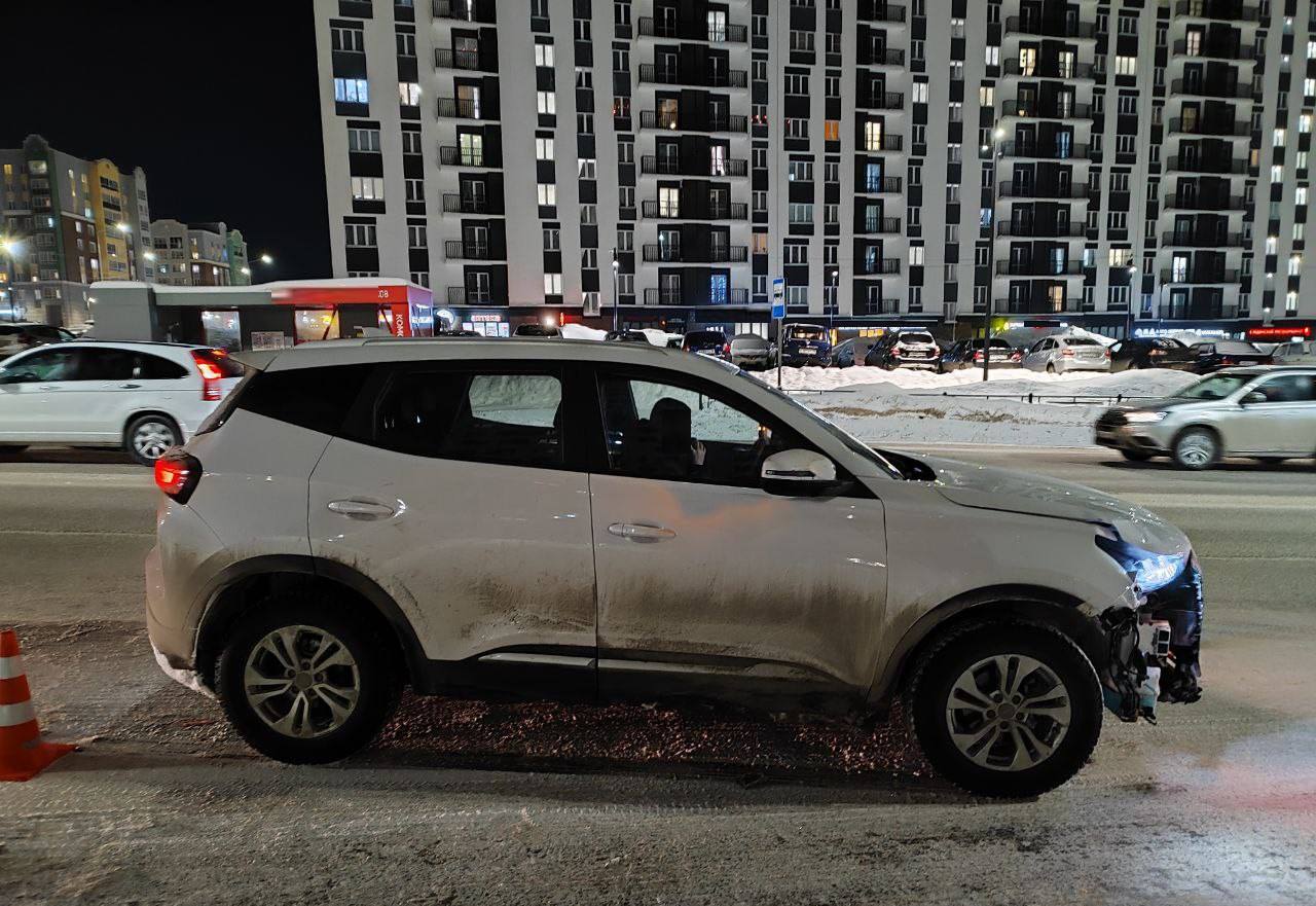 На улице Берша в Ижевске водитель пролетел на красный и сбил пешехода