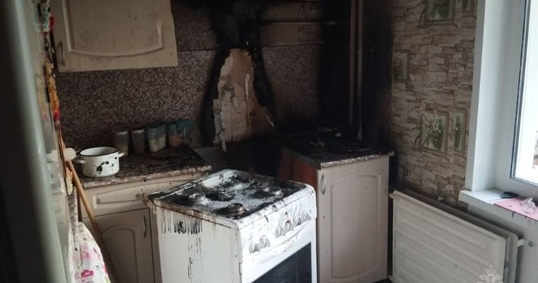 В Ижевске из пожара на улице Молодежной спасли 72-летнюю женщину