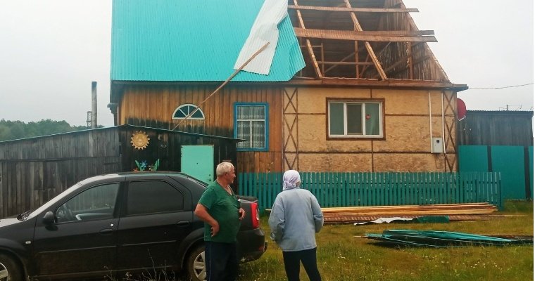 Жители пострадавших от непогоды домов в Малопургинском районе получат материальную помощь