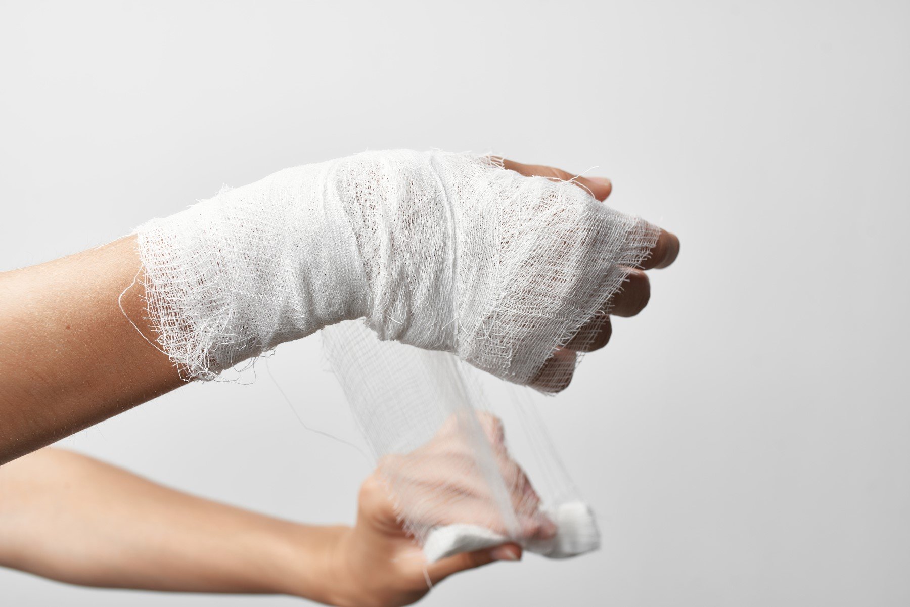 Врач рассказал о самых опасных и травматичных движениях в быту